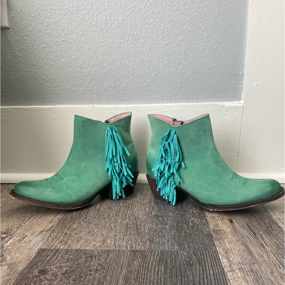 MISS MACIE BRAND NEW ANKLE BOOT NEON GREEN SIZE 6.5 WITH SIDE ZIPPER & FRINGE
